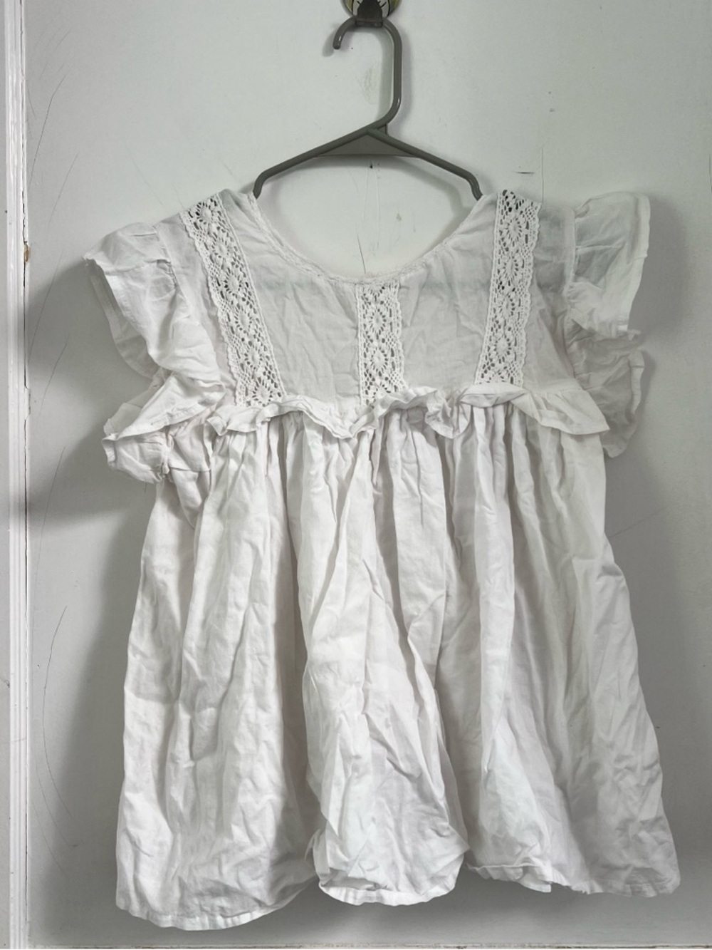 Emerson Fry India
Collection peasant white flutter boho top Size XS/ S